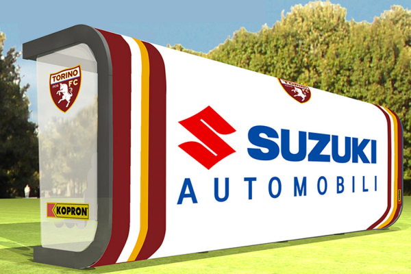 高浦龙和都灵足球俱乐部2015/16赛季开球：高浦龙为都灵足球队提供了两个休息区域