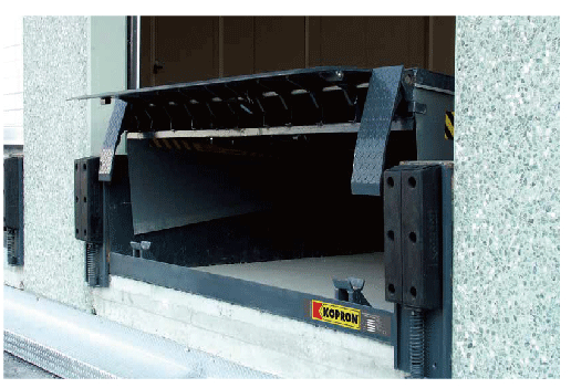 带有摆动小板的液压装卸平台_03